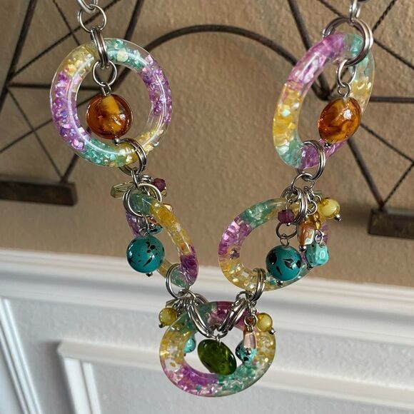 Sturdy colorful spring necklace - Picture 10 of 16